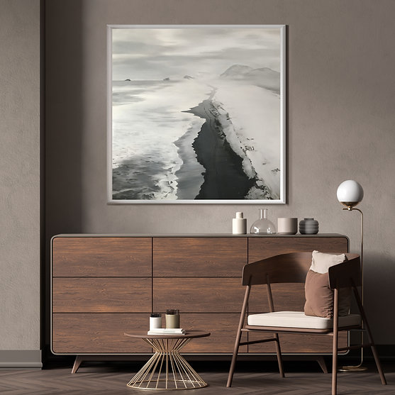Картина берег моря с горами